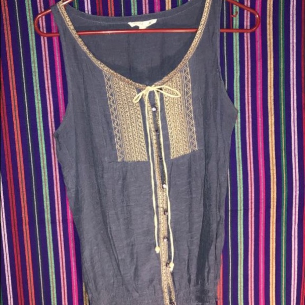 Mine Women’s Sleeveless Button Down Blouse